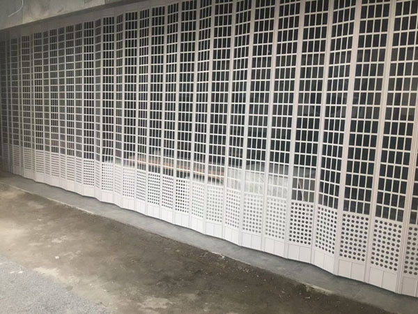 水晶折疊門安裝實(shí)例